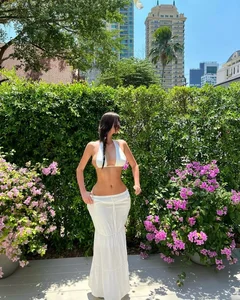 The Viral Beauty: How a Hot Girl's Vietnam Vacation Captured the Internet's Heart - image 3