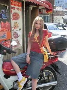 Xoài Non Style Evolution: From Glamorous Elegance to Edgy Streetwear Trends - image 2