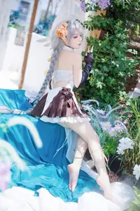 Coser Feng Jiang Jiang V as Aifoshen: Ethereal Beauty in a Natural Fantasy Setting - image 2