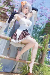 Coser Feng Jiang Jiang V as Aifoshen: Ethereal Beauty in a Natural Fantasy Setting - image 0
