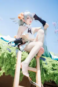 Coser Feng Jiang Jiang V as Aifoshen: Ethereal Beauty in a Natural Fantasy Setting - image 5