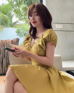 Elly Tran Captivates in Viral Optical Illusion Dress: A Masterclass in Modern Celebrity Fashion - image 0