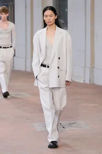 Stunning Asian Beauties Captivate Italy with Glamorous Summer Styles - image 11