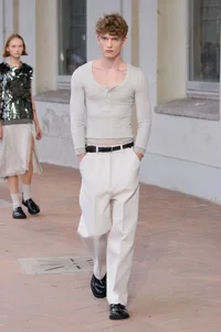 Stunning Asian Beauties Captivate Italy with Glamorous Summer Styles - image 2