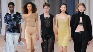 Stunning Asian Beauties Captivate Italy with Glamorous Summer Styles - image 20