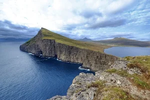The Breathtaking 'Floating' Lake Over the Atlantic Ocean: A Natural Wonder of Lake Sørvágsvatn in the Faroe Islands - image 0