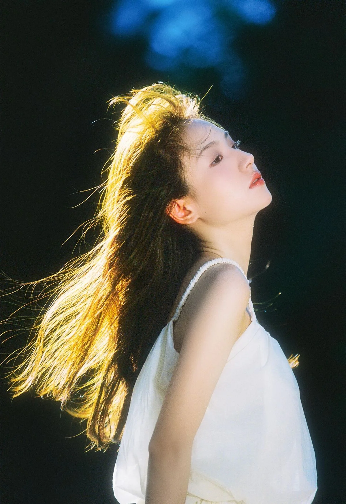 YiTuYu Art Language Vol.10404: An Exquisite Visual Study of Gu Lin Featuring Ten High-Resolution Artistic Portraits.