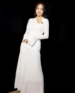 Tang Thanh Ha Shares Rare Romantic Moment with Husband and Minh Hang’s Stunning Post-Pregnancy Glow - image 3