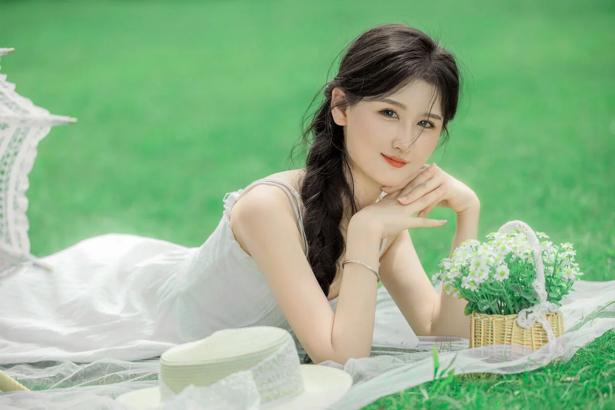 Ethereal Summer Muse: Saikuwako Captivates in YiTuYu’s Latest Art Language Collection