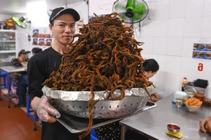 Hanoi Culinary Heritage: The 40-Year-Old Eel Restaurant in the Old Quarter - image 3