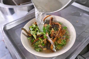 Hanoi Culinary Heritage: The 40-Year-Old Eel Restaurant in the Old Quarter - image 0