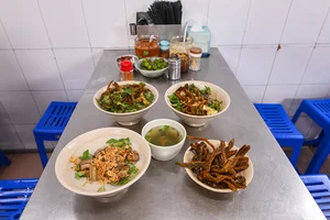 Hanoi Culinary Heritage: The 40-Year-Old Eel Restaurant in the Old Quarter - image 7