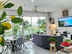 Elegant 148m2 Apartment in Ho Chi Minh City Featuring a Stunning Relaxing Garden Balcony - image 11