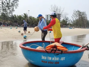 Quang Ngai Enhances Beach Safety with Designated Swimming Zones for the Upcoming Tourist Season - image 1