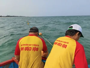 Quang Ngai Enhances Beach Safety with Designated Swimming Zones for the Upcoming Tourist Season - image 0