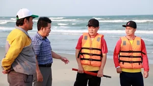 Quang Ngai Enhances Beach Safety with Designated Swimming Zones for the Upcoming Tourist Season - image 5