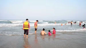 Quang Ngai Enhances Beach Safety with Designated Swimming Zones for the Upcoming Tourist Season - image 3
