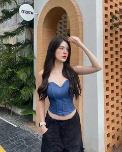 Stunning Everyday Fashion: How to Showcase a Tiny Waist with Effortless Street Style and Minimalist Outfits - image 3