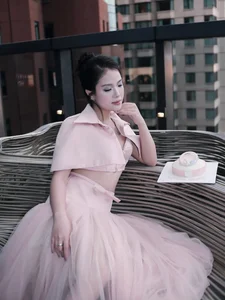 Stunning 30th Birthday Photoshoot Inspiration: Elegant High-Fashion Style and Glamorous Beauty Looks for a Milestone Celebration - image 3