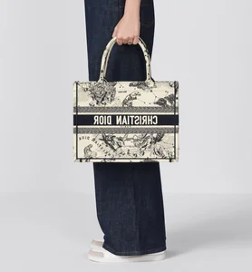 Wearable Art: The Rise of Luxury Handbags Worth Over $3,200 and Their Artistic Significance - image 1