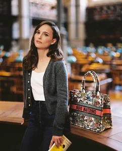 Wearable Art: The Rise of Luxury Handbags Worth Over $3,200 and Their Artistic Significance - image 8