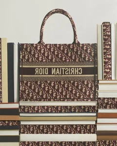 Wearable Art: The Rise of Luxury Handbags Worth Over $3,200 and Their Artistic Significance - image 23