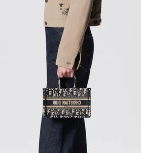 Wearable Art: The Rise of Luxury Handbags Worth Over $3,200 and Their Artistic Significance - image 4