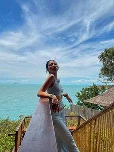 Stunning Social Media Influencer Captivates Fans Following Romantic Marriage Proposal and Real-Life Beauty Reveal - image 5