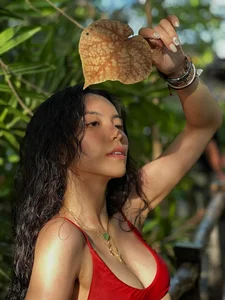 Stunning Social Media Influencer Captivates Fans Following Romantic Marriage Proposal and Real-Life Beauty Reveal - image 4