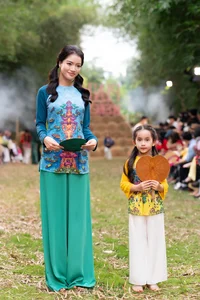 Iconic Actress Việt Trinh Graces the Runway: A Stunning Fusion of Cinema and High Fashion - image 9