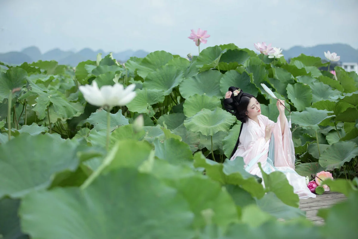 Dynamic Portraiture: YiTuYu Art Language Vol.7597 Featuring Model Jin Zou Ba