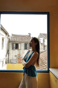 Kha Ngan Stuns in Traditional 'Ao Yem': A Blend of Heritage and Modern Elegance - image 1
