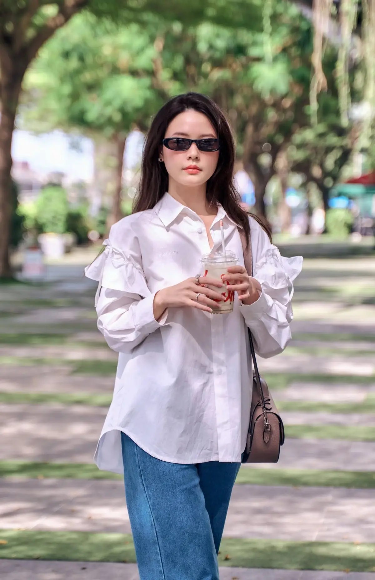 Midu's Ageless Charm: White Shirt Style Makes Her Look Like a Schoolgirl at 35