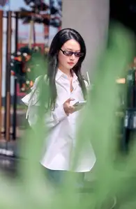 Midu's Ageless Charm: White Shirt Style Makes Her Look Like a Schoolgirl at 35 - image 5