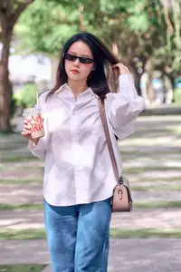 Midu's Ageless Charm: White Shirt Style Makes Her Look Like a Schoolgirl at 35 - image 8