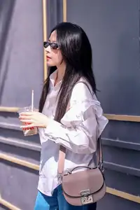 Midu's Ageless Charm: White Shirt Style Makes Her Look Like a Schoolgirl at 35 - image 11