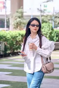 Midu's Ageless Charm: White Shirt Style Makes Her Look Like a Schoolgirl at 35 - image 14