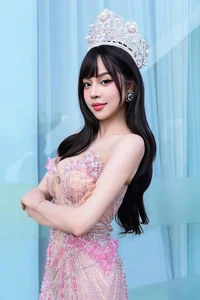 Miss International Thanh Thuy: From Red Carpet Glamour to Simple Everyday Elegance - image 10