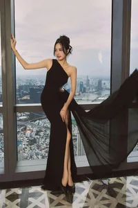Miss International Thanh Thuy: From Red Carpet Glamour to Simple Everyday Elegance - image 8