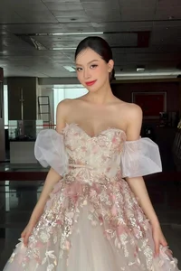 Miss International Thanh Thuy: From Red Carpet Glamour to Simple Everyday Elegance - image 5