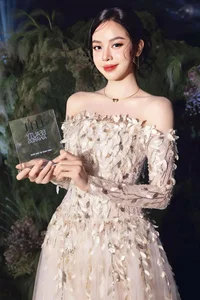 Miss International Thanh Thuy: From Red Carpet Glamour to Simple Everyday Elegance - image 1
