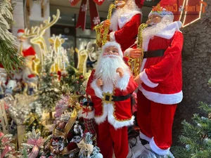Hanoi Holiday Magic: Exploring the Festive Christmas Decorations of Hang Ma Street - image 13