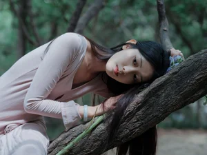 Ethereal Forest Muse: Yu Qing Feng’s Soft Aesthetic - image 3