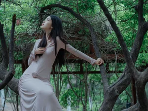 Ethereal Forest Muse: Yu Qing Feng’s Soft Aesthetic - image 2