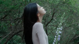 Ethereal Forest Muse: Yu Qing Feng’s Soft Aesthetic - image 18