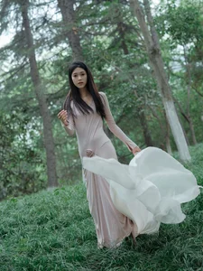 Ethereal Forest Muse: Yu Qing Feng’s Soft Aesthetic - image 4