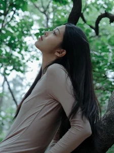 Ethereal Forest Muse: Yu Qing Feng’s Soft Aesthetic - image 7