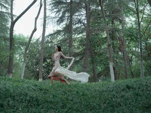 Ethereal Forest Muse: Yu Qing Feng’s Soft Aesthetic - image 15