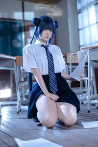 Captivating Blue Archive Misaki JK Cosplay by Coser@屿鱼 – Mystical School Uniform Charm - image 1