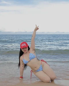 Body Positivity and Summer Style: How This Plus-Size Influencer Is Redefining Beach Fashion - image 2